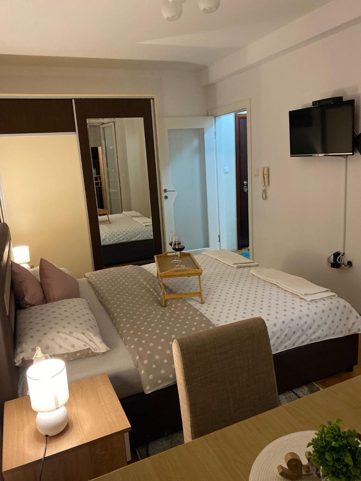 Apartman Ns Dan Centar Novi Sad Exterior photo